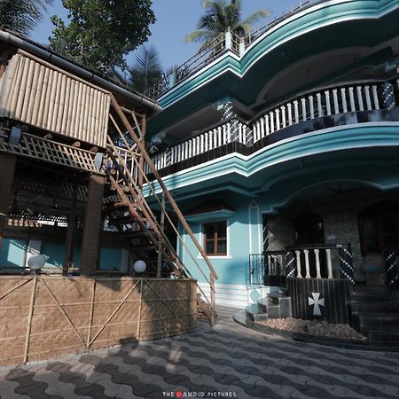 Tropical Wave Hostel Morjim Goa Exteriör bild