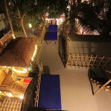 Tropical Wave Hostel Morjim Goa Exteriör bild