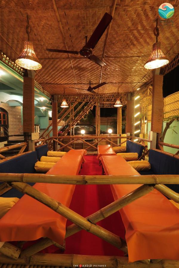 Tropical Wave Hostel Morjim Goa Exteriör bild