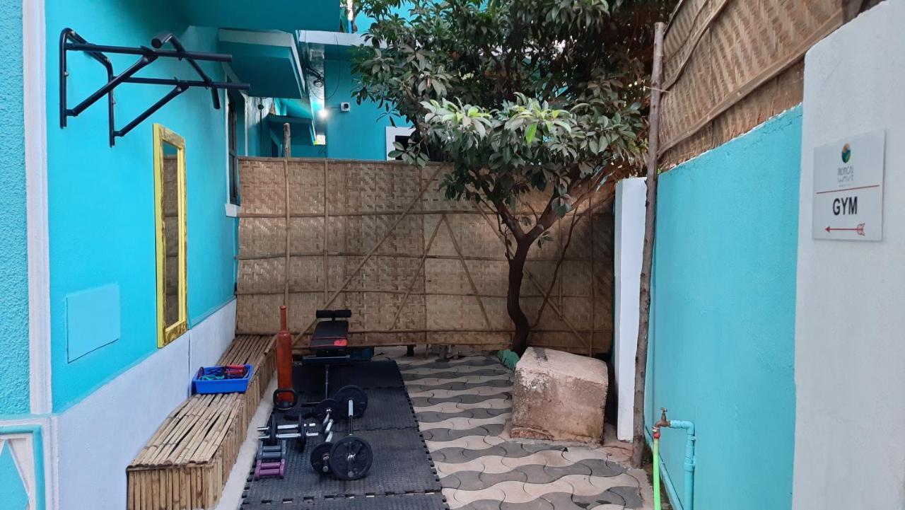 Tropical Wave Hostel Morjim Goa Exteriör bild
