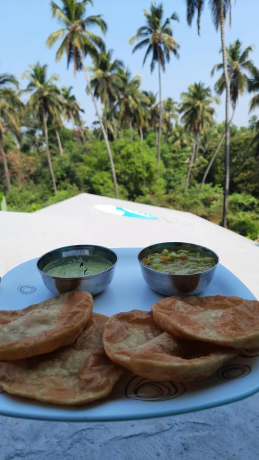Tropical Wave Hostel Morjim Goa Exteriör bild