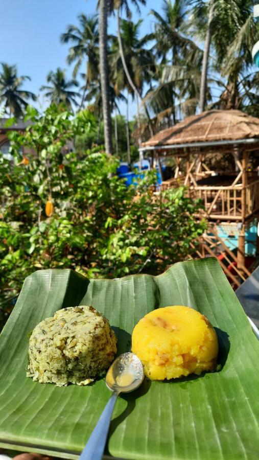 Tropical Wave Hostel Morjim Goa Exteriör bild
