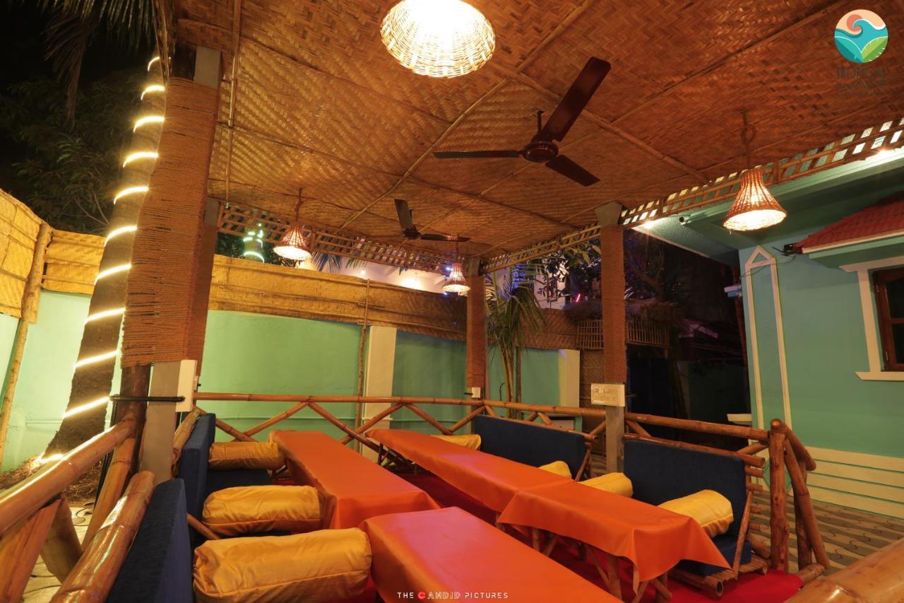 Tropical Wave Hostel Morjim Goa Exteriör bild