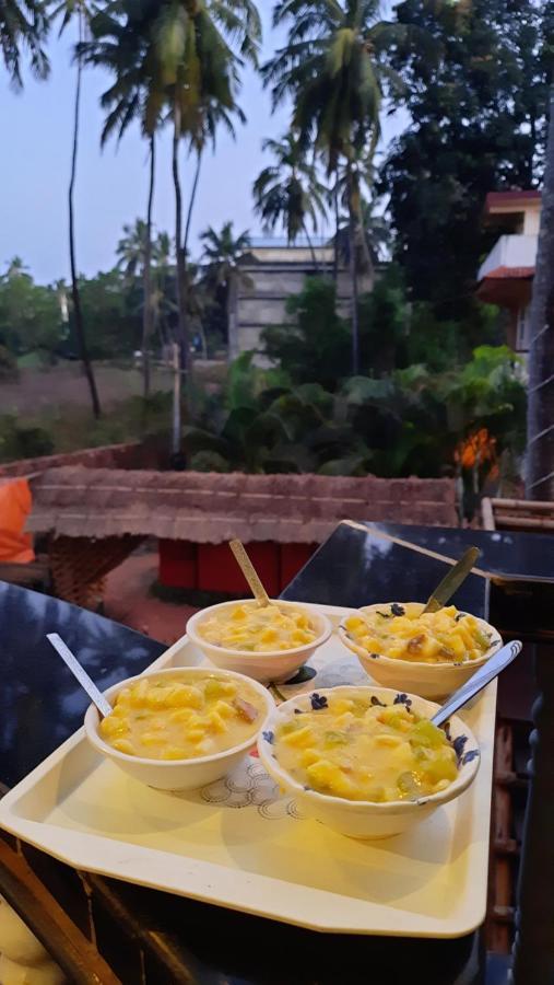 Tropical Wave Hostel Morjim Goa Exteriör bild