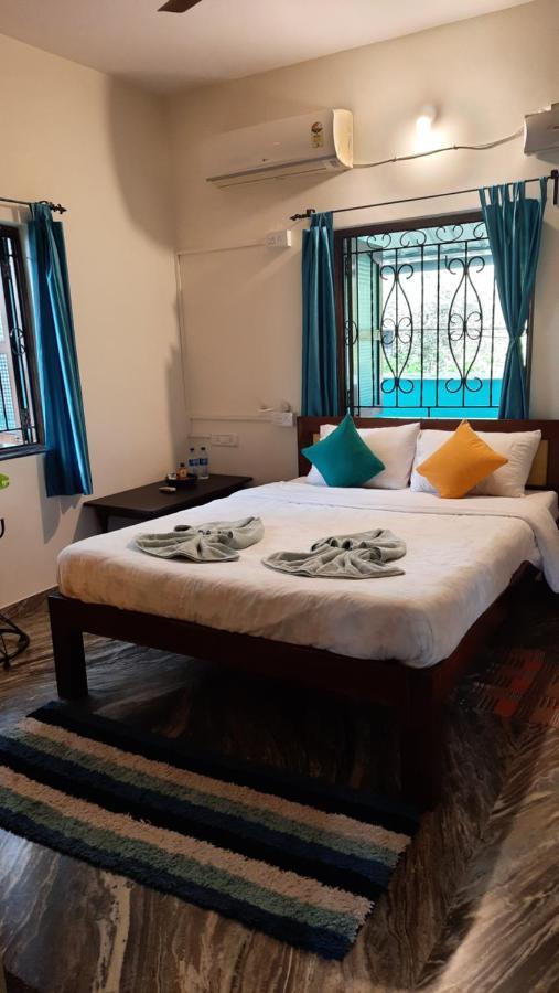 Tropical Wave Hostel Morjim Goa Exteriör bild