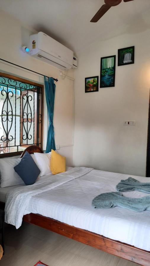 Tropical Wave Hostel Morjim Goa Exteriör bild