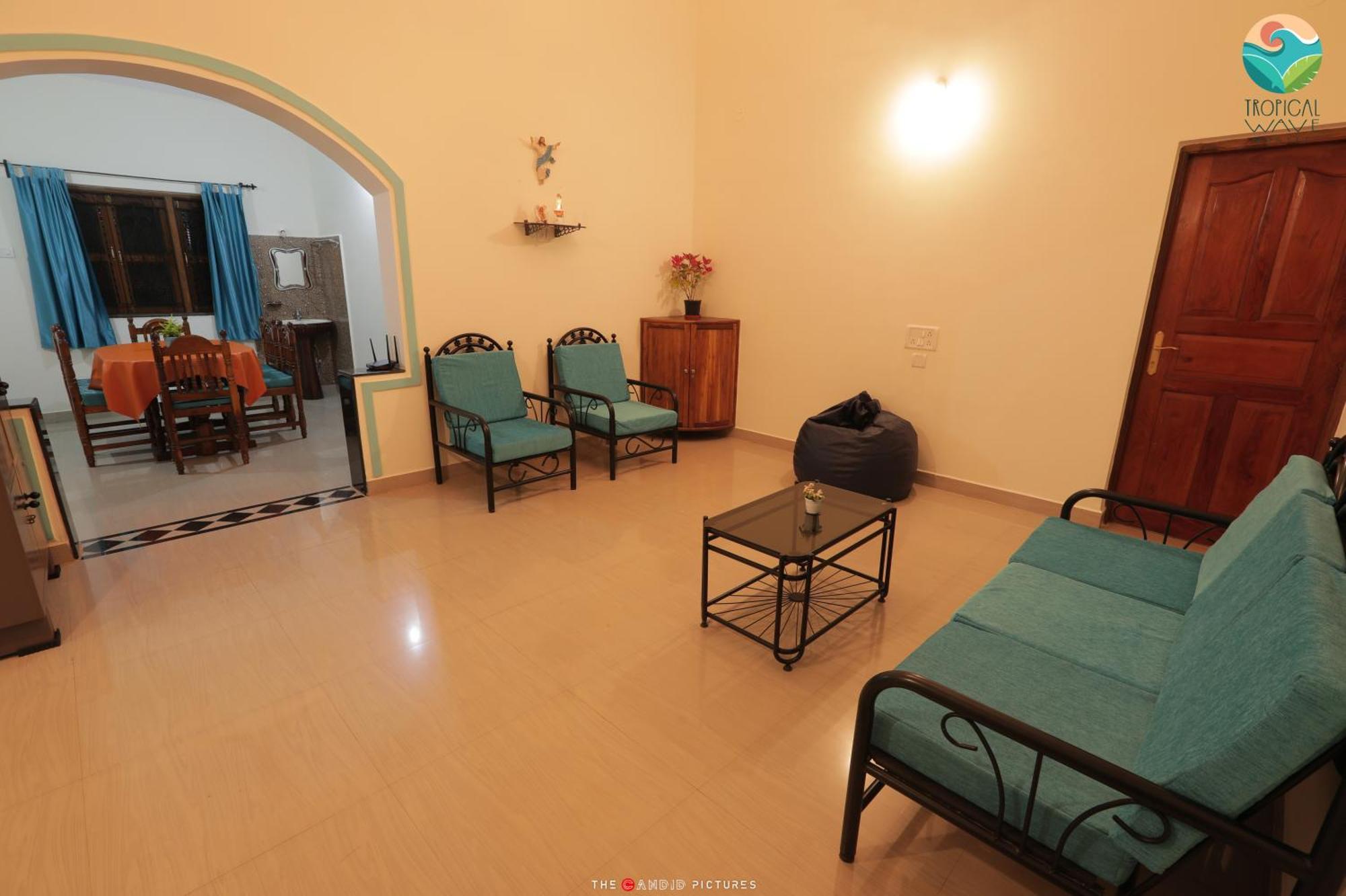 Tropical Wave Hostel Morjim Goa Exteriör bild