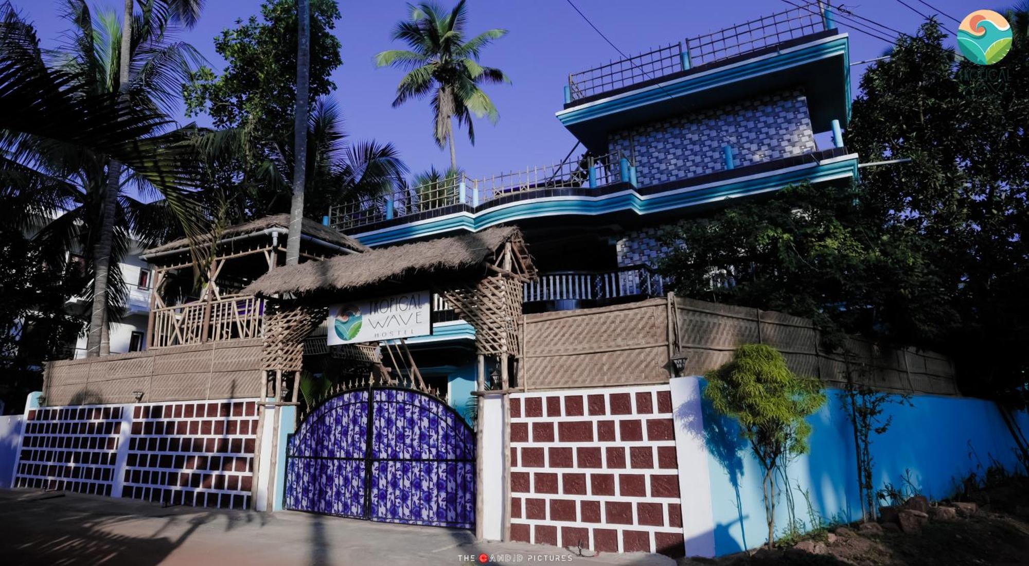 Tropical Wave Hostel Morjim Goa Exteriör bild