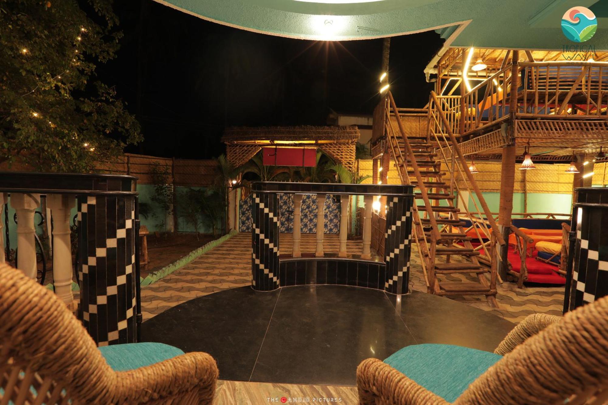 Tropical Wave Hostel Morjim Goa Exteriör bild
