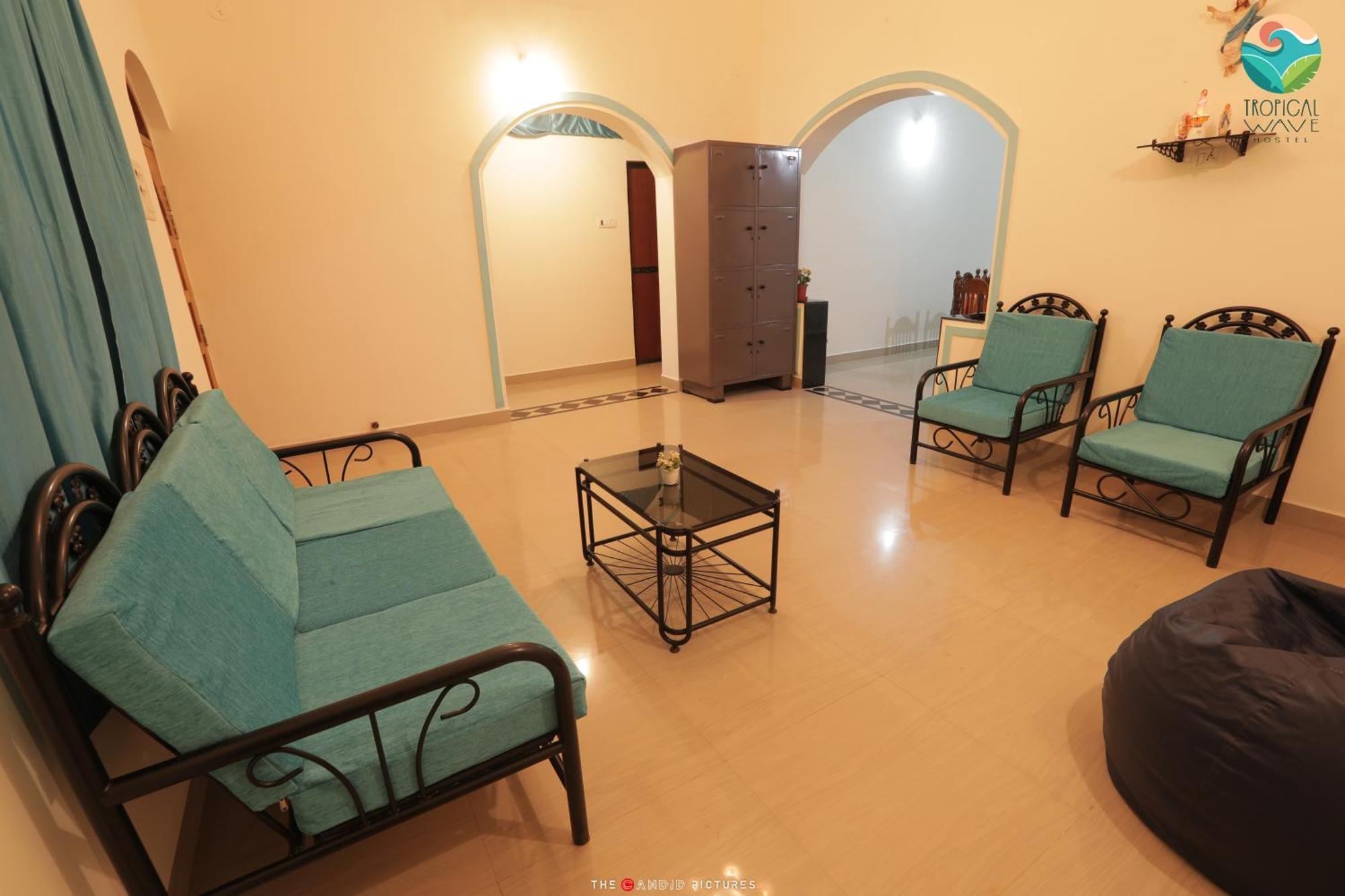 Tropical Wave Hostel Morjim Goa Exteriör bild